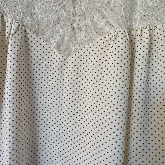 Cute white top with lace and brown polka dots - Picture 3 of 3